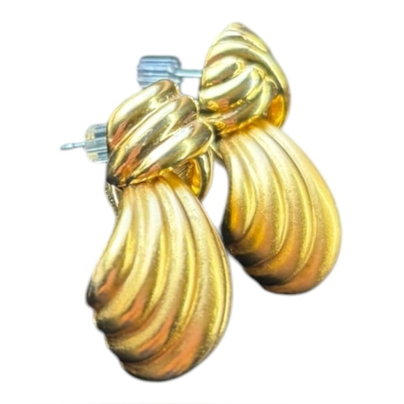 Monet Gold Door Knocker Domed Shell Earrings Pierced 1” Signed - Picture 3 of 8